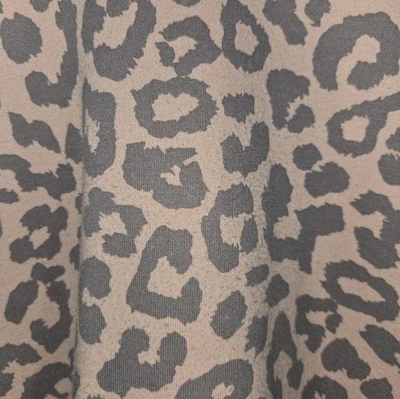Grayson Threads Leopard Print Pink Gray Crew Neck Long Sleeve Sweatshirt Sz XL - Picture 2 of 4